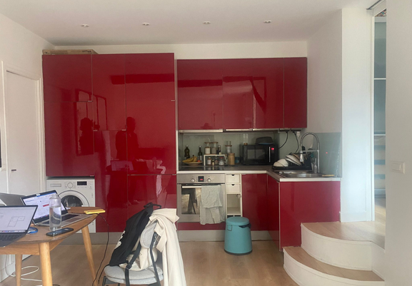 photo de la cuisine en rouge avant rénovation