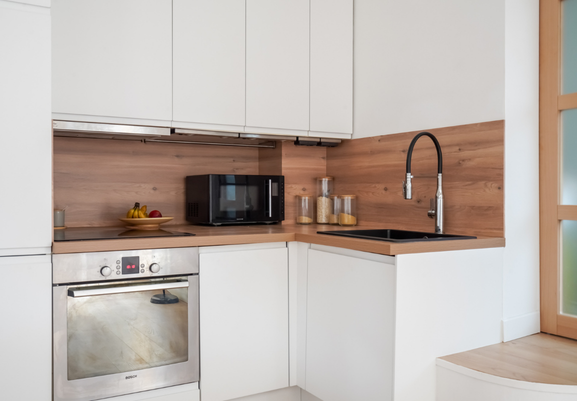 photo de la cuisine blanche après rénovation